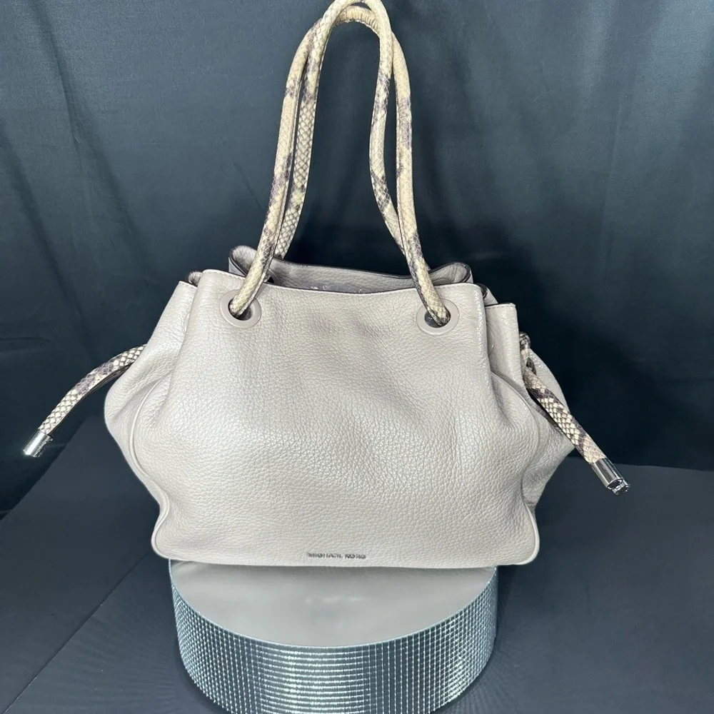 Michael Kors Gray Leather Tote Bag pre owned Exellent condition